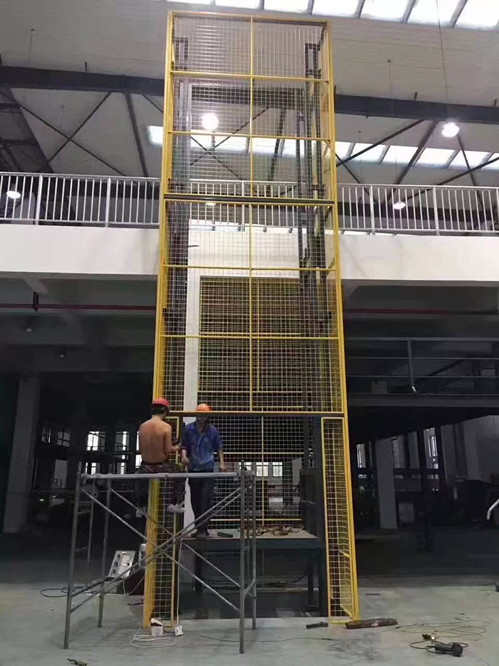 液压升降货梯(图1)