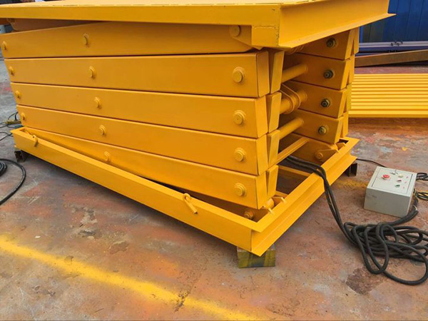 升降平台起升驱动方式？